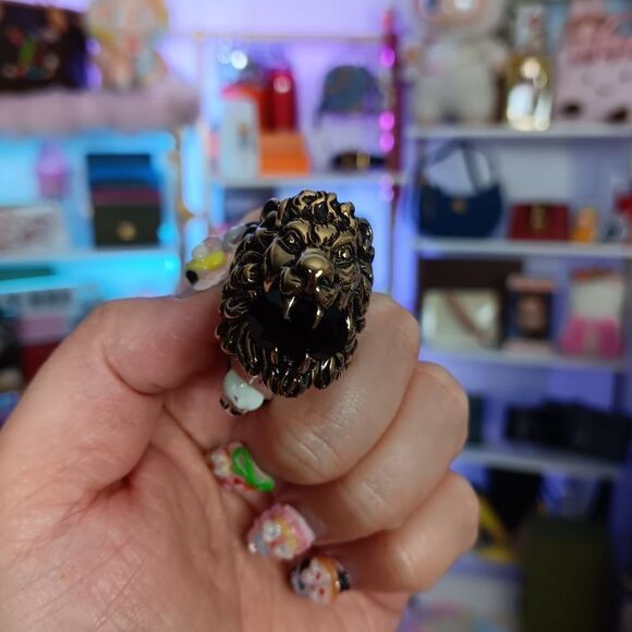 NIB Gucci Lion Head Crystal Cocktail Statement Ring Size 8.5 US - Picture 3 of 11